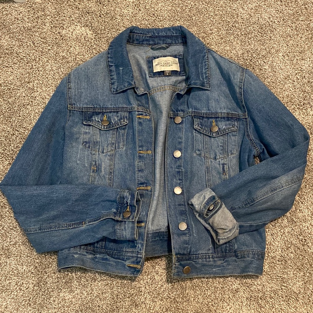 Lightly work Jean Jacket, good quality :) hipster fit
